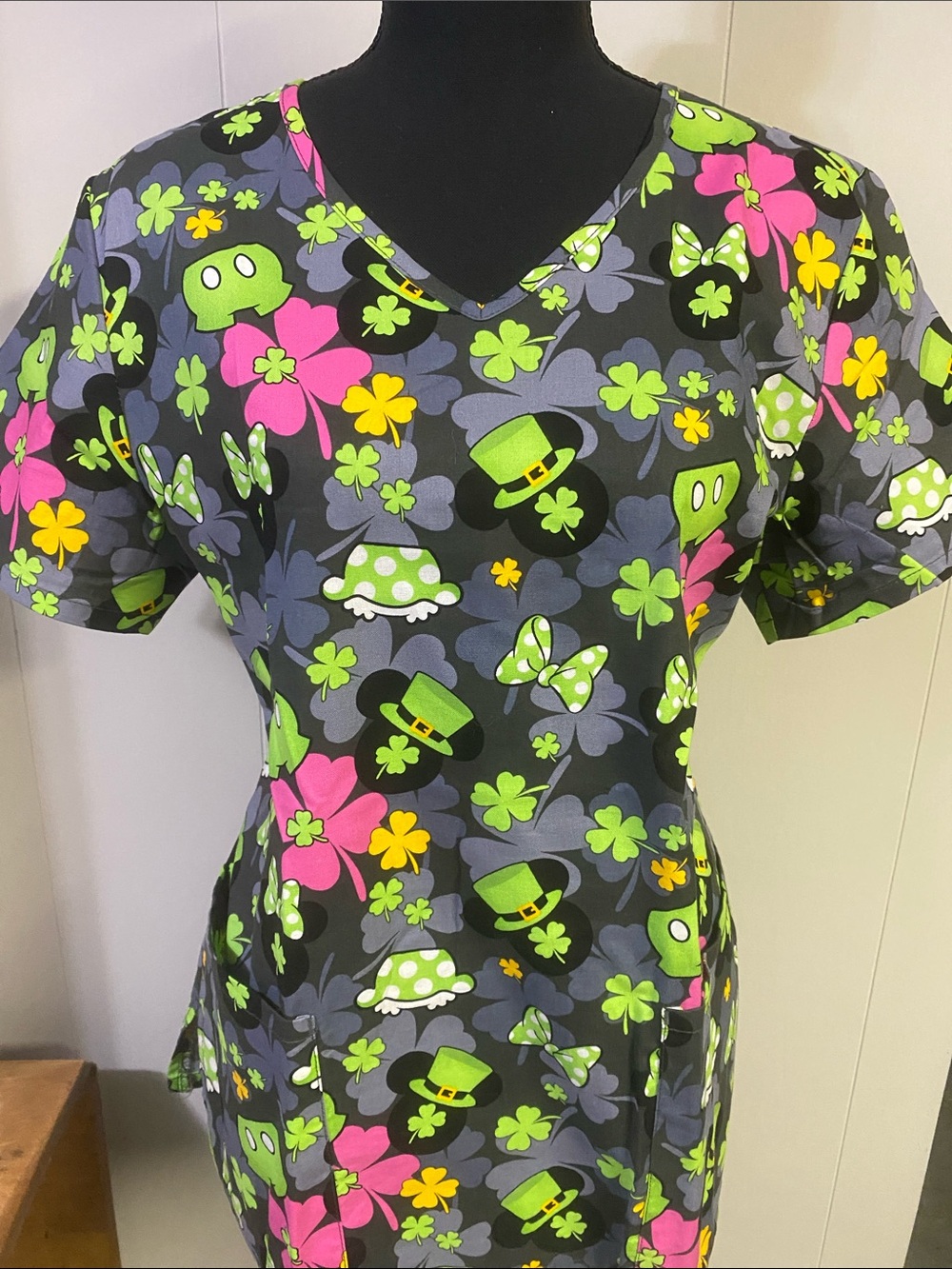 Disney Scrub Top 
Women’s Medium. Festive. Holiday. St. Patrick’s Day.